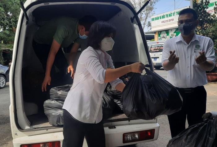 Quỹ tiếp tục hỗ trợ trao qua cho các khu cách ly và bệnh viện trên địa bàn TP.Hồ Chí Minh (02/08/2021)